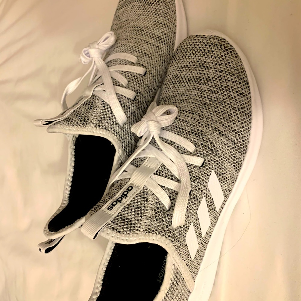 NWOT Women’s adidas cloud foam size 7.5